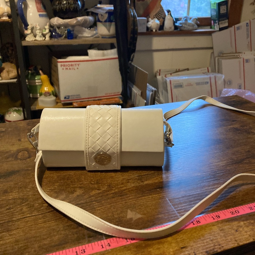 JM Collection white/beige faux leather small bag